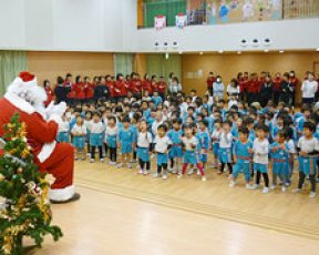 クリスマス会にサンタさんがやってきました！！